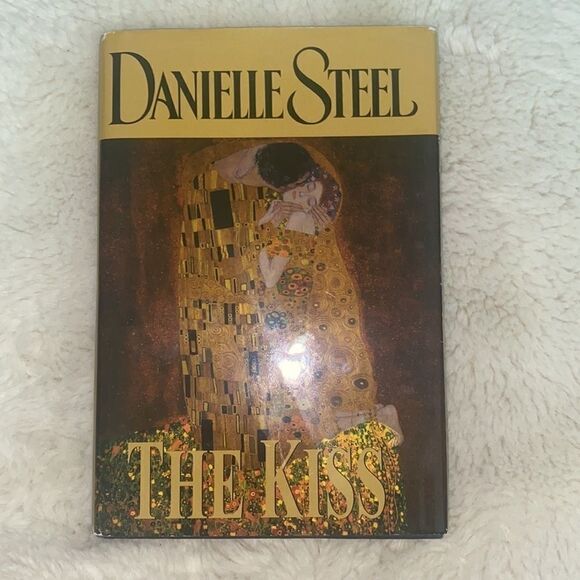 “The Kiss”💋by Danielle Steel  - Picture 3 of 4